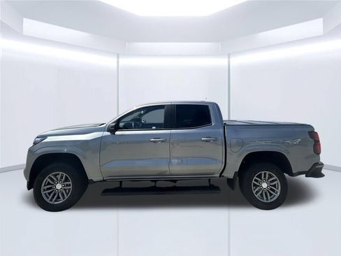 Used 2024 Chevrolet Colorado LT w/ LT Convenience Package III RWD image 11