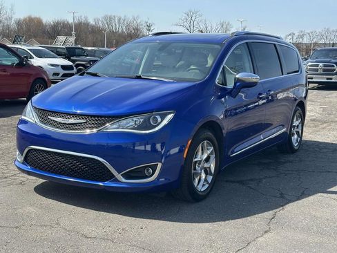 Used 2020 Chrysler Pacifica Limited image 7
