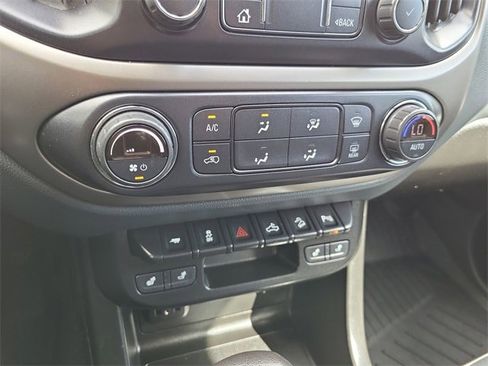 Used 2022 Chevrolet Colorado Z71 image 16