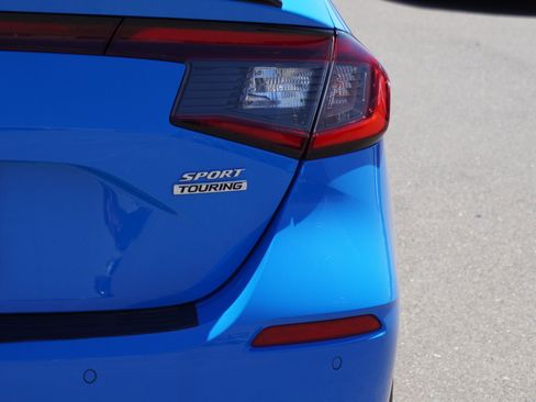 Used 2022 Honda Civic Sport Touring image 10