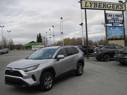 Used 2022 Toyota RAV4 LE image 1