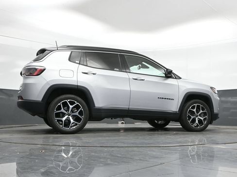 Used 2025 Jeep Compass Limited AWD/4WD image 41