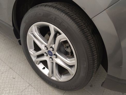 Used 2015 Ford Edge Titanium image 31