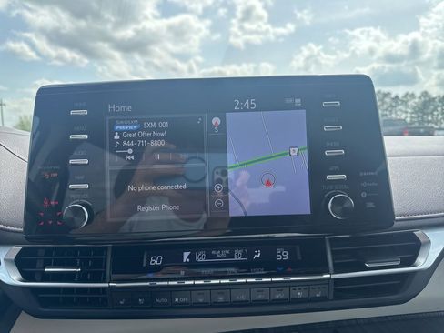 Used 2023 Toyota Sienna Platinum image 24