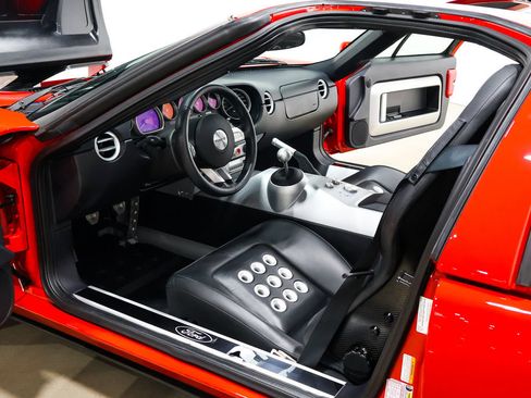 Used 2006 Ford GT RWD image 28