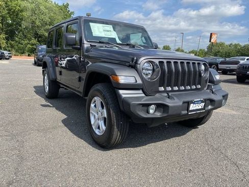 Used 2022 Jeep Wrangler Unlimited Sport AWD/4WD image 1