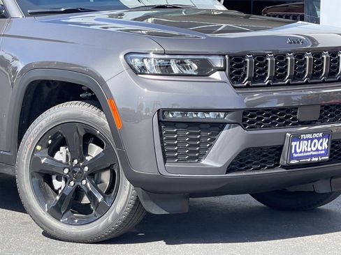 New 2026 Jeep Grand Cherokee Limited w/ Limited Altitude Package AWD/4WD image 3