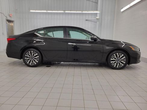 Used 2025 Nissan Altima 2.5 SV image 12