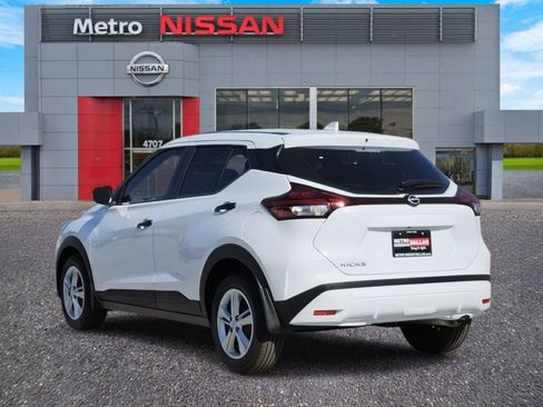 New 2025 Nissan Kicks Play S image 4