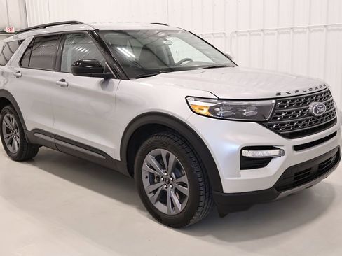 Certified 2023 Ford Explorer XLT w/ Equipment Group 202A image 4