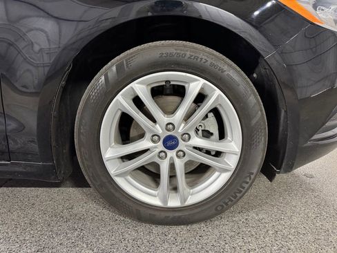 Used 2018 Ford Fusion SE w/ Fusion SE Technology Package FWD image 5