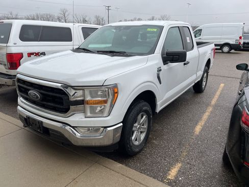 Used 2021 Ford F150 XLT image 2
