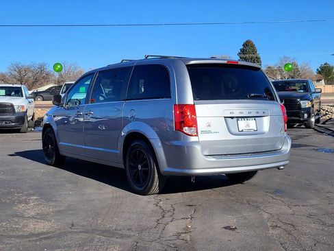 Used 2019 Dodge Grand Caravan SXT image 3