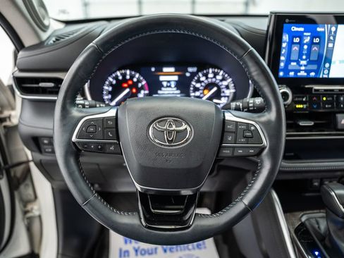 Used 2021 Toyota Highlander Limited AWD/4WD image 32