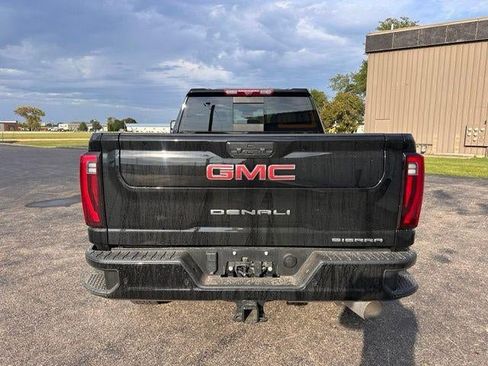 Used 2024 GMC Sierra 2500 Denali w/ Technology Package AWD/4WD image 5