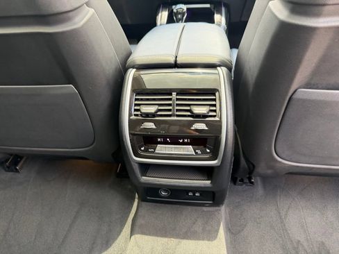Used 2022 BMW X7 xDrive40i w/ Premium Package AWD/4WD image 38
