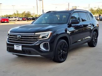 Used 2024 Volkswagen Atlas SE w/ Panoramic Sunroof Package FWD video 3