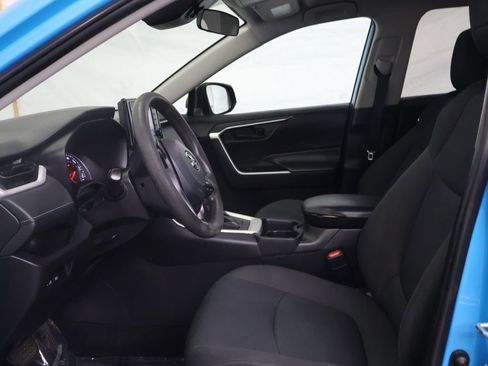 Used 2021 Toyota RAV4 LE FWD image 17