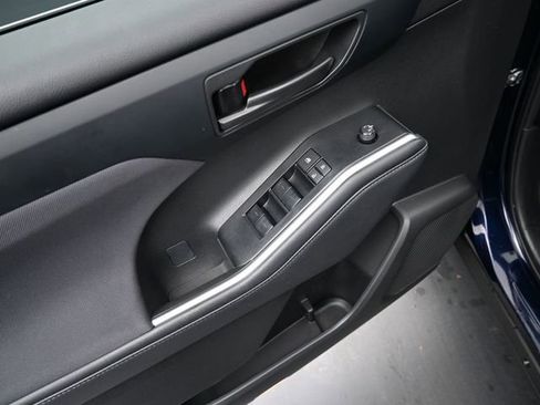 Used 2024 Toyota Highlander LE image 25