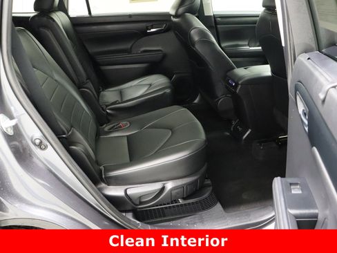 Used 2020 Toyota Highlander XLE image 38