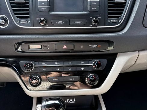 Used 2017 Kia Sedona LX w/ LX Essentials Premium Package FWD image 27