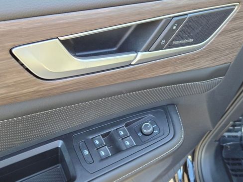 Used 2024 Volkswagen Atlas SEL Premium R-Line image 21