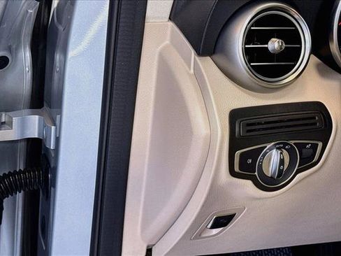 Used 2022 Mercedes-Benz GLC 300 image 10