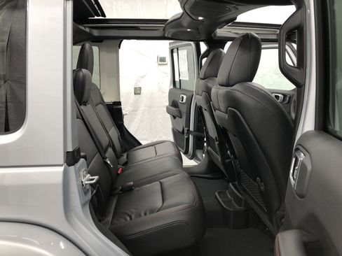 Certified 2024 Jeep Wrangler Unlimited Rubicon image 9