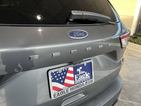 Used 2022 Ford Escape SE w/ SE Sport Appearance Package image 7