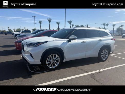 Used 2023 Toyota Highlander Limited FWD image 1