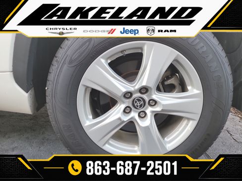 Used 2021 Toyota Highlander LE FWD image 8