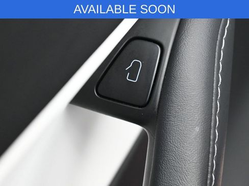 Used 2021 Tesla Model Y Long Range AWD/4WD image 12