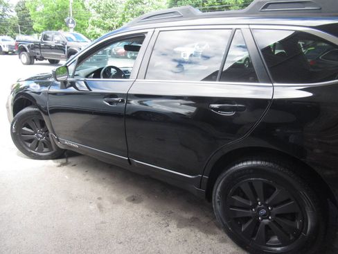 Used 2018 Subaru Outback 2.5i Premium AWD/4WD image 12
