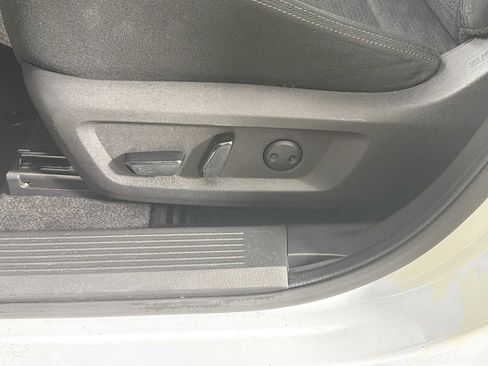 Used 2023 Nissan Rogue SV AWD/4WD image 17