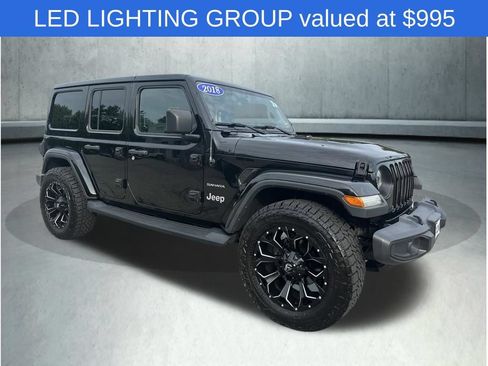 Used 2018 Jeep Wrangler Unlimited Sahara w/ Dual Top Group AWD/4WD image 9