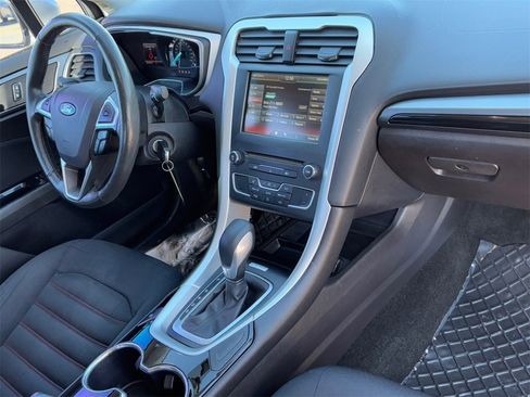 Used 2016 Ford Fusion SE image 11