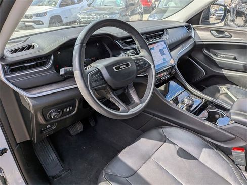 Used 2023 Jeep Grand Cherokee L Limited w/ Black Appearance Package image 13