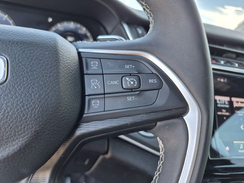 Used 2023 Jeep Grand Cherokee Altitude AWD/4WD image 26