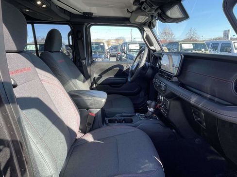 Used 2025 Jeep Wrangler Unlimited Rubicon image 16