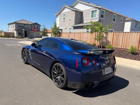 Used 2015 Nissan GT-R Premium AWD/4WD image 17