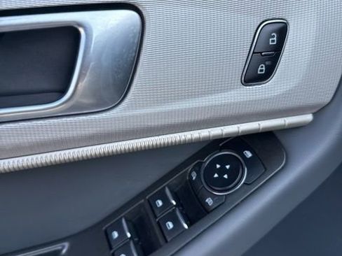 Used 2025 Ford Explorer Active w/ Active Comfort Package image 12