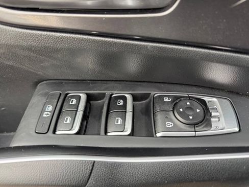 Used 2023 Kia Sorento LX FWD image 9