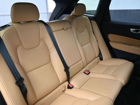 Used 2023 Volvo XC60 B6 Ultimate w/ Protection Package Premier AWD/4WD image 31