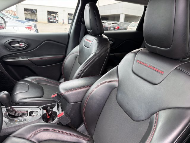 Used 2019 Jeep Cherokee Trailhawk AWD/4WD image 20