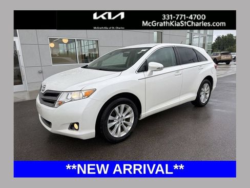 Used 2015 Toyota Venza LE FWD image 1