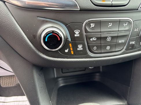 Used 2022 Chevrolet Equinox LT AWD/4WD image 34
