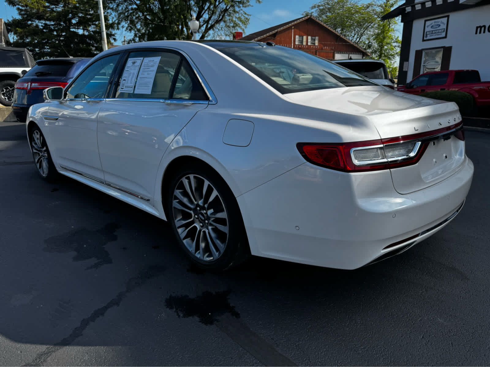 Used 2017 Lincoln Continental Reserve w/ Luxury Package FWD image 9