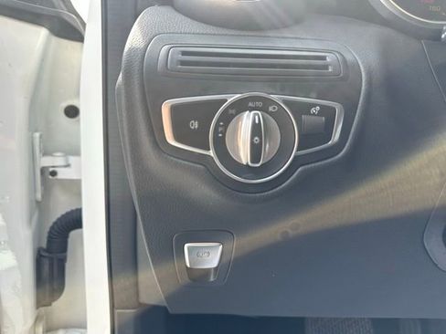 Used 2022 Mercedes-Benz GLC 300 4MATIC image 14