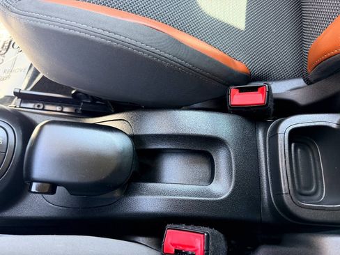 Used 2014 FIAT 500L Trekking FWD image 43