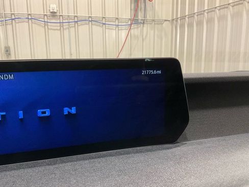 Used 2025 Ford Expedition Active image 17